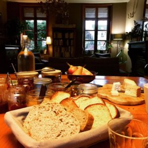 Le petit-déjeuner de la maison d'hôtes Aubépine
